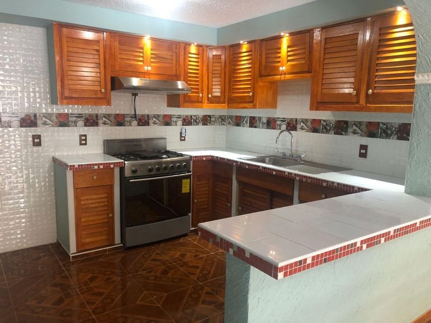 renta Casa en Lomas Estrella, Iztapalapa (EB-MH8168r)