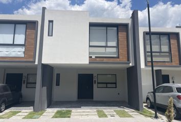Casa en  Calle Isidro Fabela 1-1, Hacienda Santín, Toluca, México, 50200, Mex
