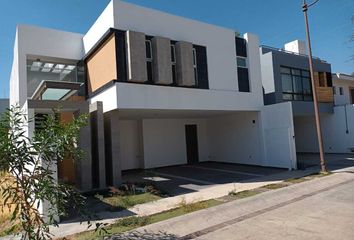 Casa en fraccionamiento en  Circuito Punta Del Faro, Fracc Residencial Punta Del Este, León, Guanajuato, 37296, Mex