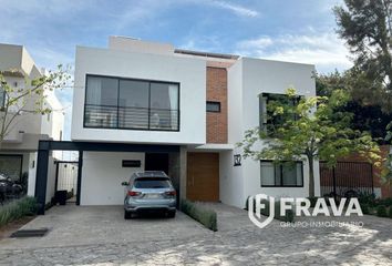 Casa en  Avenida General Ramón Corona, Fraccionamiento Arauca Ii, Zapopan, Jalisco, 45160, Mex