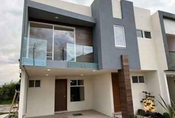 Casa en fraccionamiento en  Avenida 15 De Mayo, Puerta De Hierro, Puebla, 72130, Mex