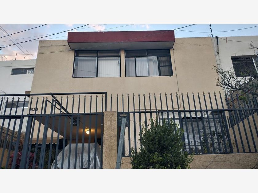 venta Casa en Colonia Ladrón de Guevara, Guadalajara, Jalisco  (MX23-OI2864)