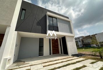 Casa en condominio en  Avenida Paseo Solares, Fraccionamiento Valeira, Zapopan, Jalisco, 45029, Mex