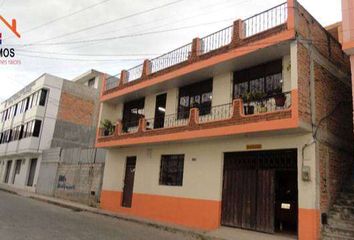 Casa en  C. Luis Alberto De La Torre 4-22, Otavalo, Ecuador