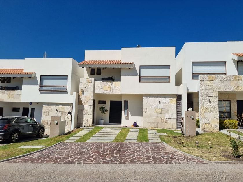 venta Casa en Altozano El Nuevo Querétaro, Municipio de Querétaro  (EB-GY7397s)