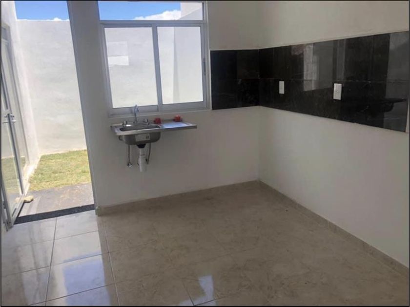 venta Casa en Pueblo Pachuquilla, Mineral de la Reforma (MX21-LE3944)-  