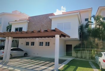 Casa en fraccionamiento en  Isla Dorada, Boulevard Kukulcan, La Isla, Zona Hotelera, Cancún, Quintana Roo, México