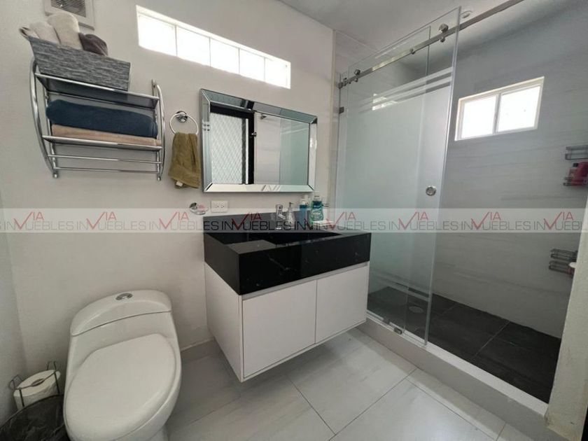 renta Casa en Zona del Valle, San Pedro Garza García (EBKF0493r