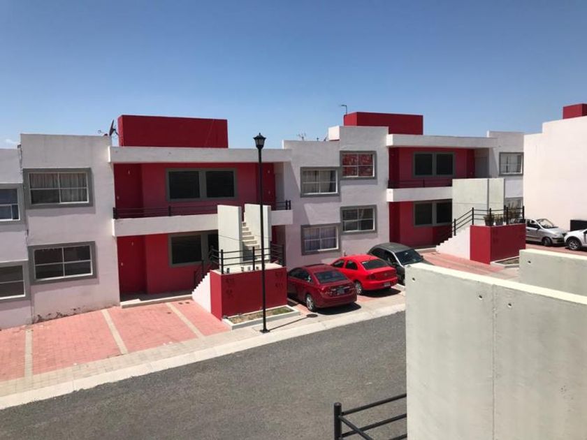 venta Casa en Lomas de San Pedrito, Santiago de Querétaro, Municipio de  Querétaro (MX20-IL5852)