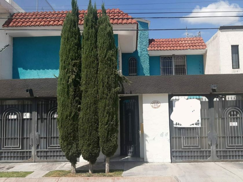 venta Casa en Jardines del Lago, Ciudad de Aguascalientes (457900--422)-  