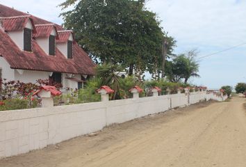 Terreno Comercial en  General Villamil (playas)