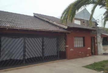 Casa en  Calle Manuel Quintana 2213, Caseros, Tres De Febrero, B1678, Provincia De Buenos Aires, Arg