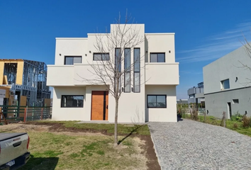 Casa en  Puertos Del Lago, Partido De Escobar