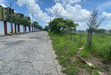 Lote de Terreno en  Calle Encinos, Los Encinos, Cosoleacaque, Veracruz De Ignacio De La Llave, 96346, Mex