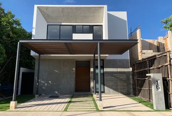 Casa en  Aqua Residencial, Avenida Huayacán, Cancún, Quintana Roo, México