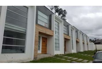 Casa en  Av Ordóñez Lasso, Cuenca, Ecuador