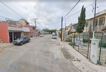 Casa en fraccionamiento en  Calle Villas De Términos 1000-1013, Fracc Región 520 Villas Del Caribe, Benito Juárez, Quintana Roo, 77536, Mex