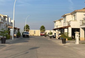 Casa en  Calle Luis Donaldo Colosio, Residencial La Giralda, Irapuato, Guanajuato, 36626, Mex