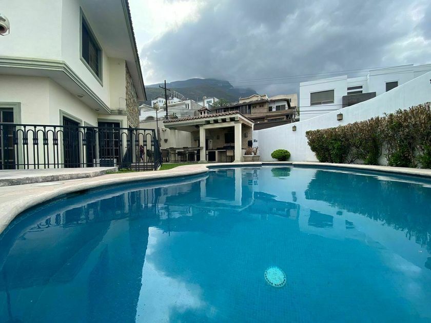 venta Casa en Las Cumbres 2 Sector, Monterrey (EB-HR2576s)