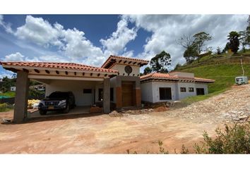 Casa en  El Carmen De Viboral, Antioquia