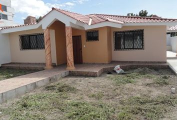 Casa en  8qfg+hg Atuntaqui, Ecuador