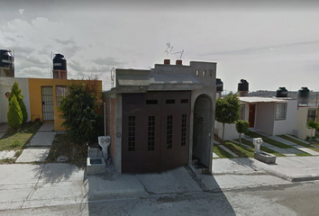 Casa en fraccionamiento en  Calle Convento De Chimalhuacán, Conjunto Hab Misión Del Valle, Morelia, Michoacán De Ocampo, 58304, Mex
