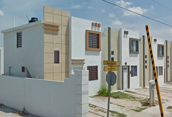 Casa en condominio en  Calle Hilaria, Villas Del Roble, Reynosa, Tamaulipas, 88715, Mex
