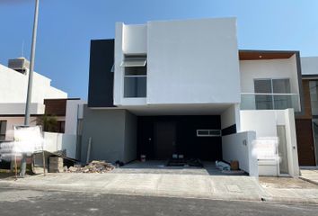 Casa en fraccionamiento en  Calle Salvador Dalí, Fracc Lomas De La Rioja, Alvarado, Veracruz De Ignacio De La Llave, 95264, Mex