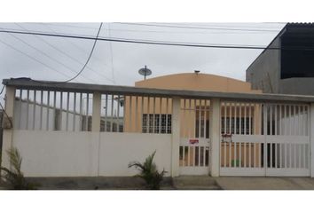 Casa en  Ciudadela Puerta Del Sol 2, Avenida Carlos Espinoza, Salinas, Santa Elena, Ecuador