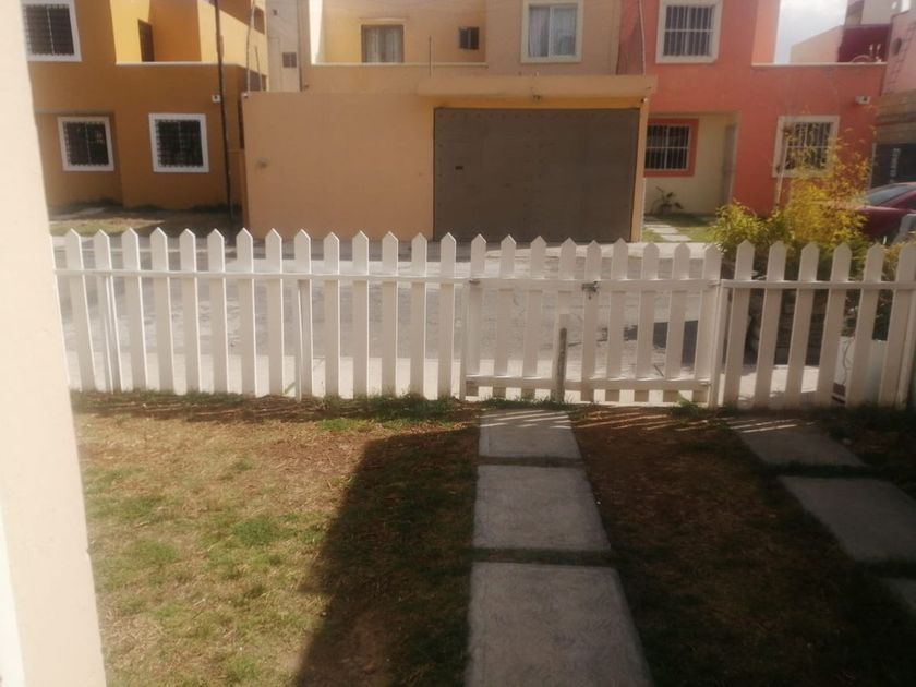 venta Casa en Fraccionamiento Banus Pachuca, San Agustín Tlaxiaca  (EB-LQ7254s)