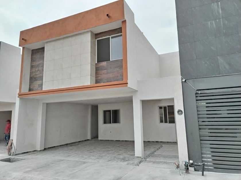 venta Casa en Residencial Las Lomas Sector Jardines, García, Nuevo León  (EB-KG3751s)