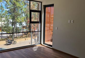 Casa en condominio en  Calle Cordillera De Los Alpes, Fraccionamiento Bosque Monarca, Morelia, Michoacán De Ocampo, 58350, Mex