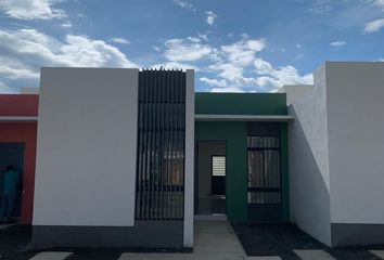 Casa en  Avenida Bicentenario, Ciudad De Villa De Álvarez, Villa De Álvarez, Colima, 28984, Mex