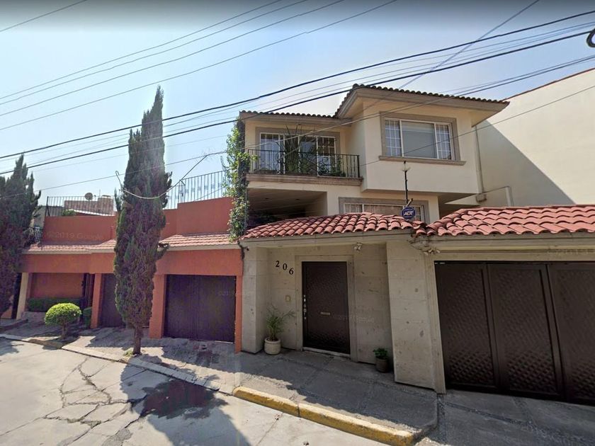 venta Casa en Lomas de Tecamachalco, Naucalpan de Juárez (Lvtas476)-  