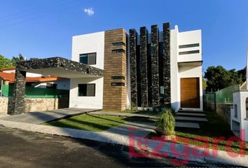 Casa en fraccionamiento en  Boulevard Lomas De Cocoyoc, Fraccionamiento Lomas De Cocoyoc, Atlatlahucan, Morelos, 62847, Mex