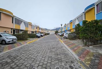 Casa en  Mitad Del Mundo, Norte De Quito