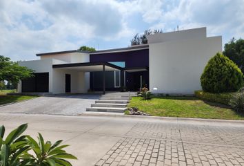 Casa en fraccionamiento en  Avenida Ámsterdam, Fracc Álamo Country, Celaya, Guanajuato, 38013, Mex