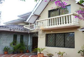 Casa en  Yanuncay, Cuenca