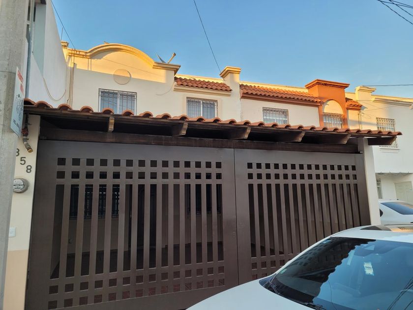 renta Casa en Villas de Irapuato, Irapuato, Guanajuato (MX23-OE8513)-  