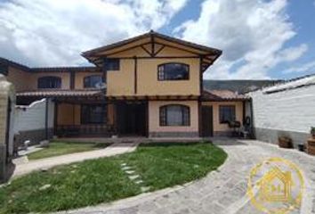 Casa en  La Pampa, Pomasqui, Quito