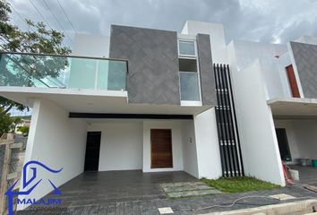 Casa en  Calle H. Poniente 13-13, Fraccionamiento Ladera De La Loma, Tuxtla Gutiérrez, Chiapas, 29026, Mex