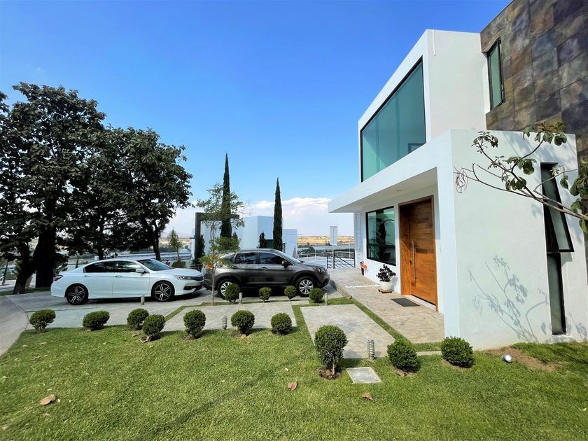 venta Casa en La Venta del Astillero, Zapopan, Jalisco (EB-KG3759s)-  