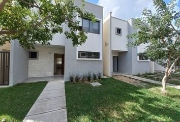 Casa en  Avenida Santiago De Compostela, Residencial Gran Santa Fe Iii, Benito Juárez, Quintana Roo, 77535, Mex