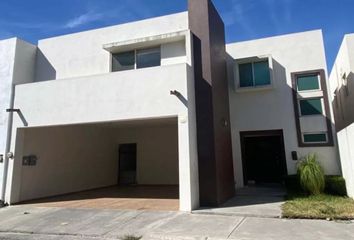 Casa en condominio en  Avenida Paseo Solares, Base Aérea Militar No 5, Zapopan, Jalisco, 45138, Mex