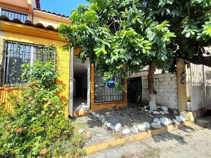 venta Casa en Ixtapa, Zihuatanejo, Zihuatanejo de Azueta (EB-MB0779s)-  