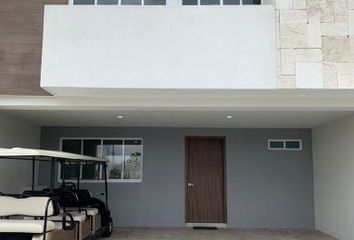 Casa en condominio en  Vivanta Residencial, Avenida Niños Heroes, Trojes De Alonso, Aguascalientes, México