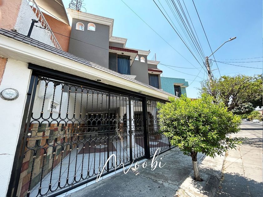 venta Casa en Jardines de La Paz, Guadalajara, Guadalajara, Jalisco  (EB-MX6051s)