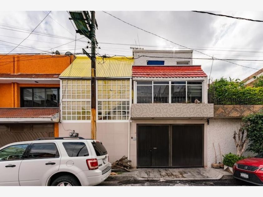 venta Casa en Paseos de Churubusco, Iztapalapa (MX23-OF5306)