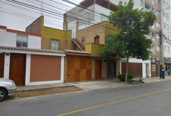 Casa en  Av Santiago De Surco 971, Surquillo 15048, Perú