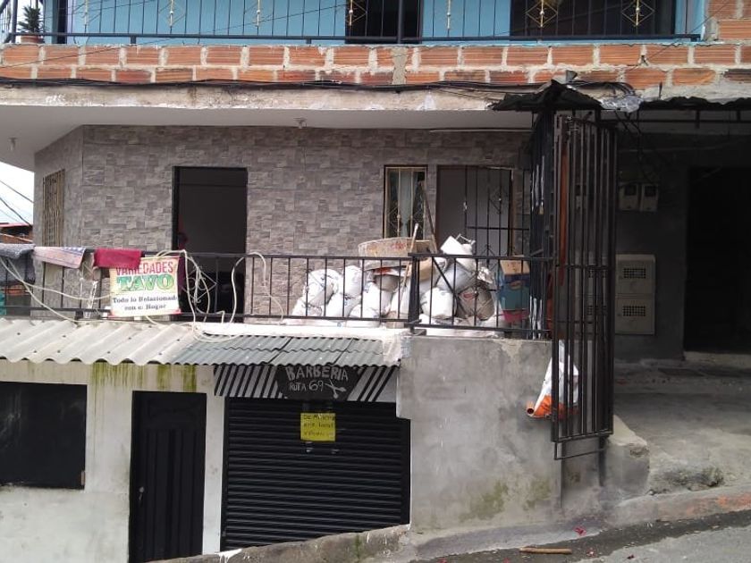 Apartamento en venta Cra. 37 #69-35, Medellín, Manrique, Medellín, Antioquia, Colombia